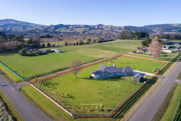 Photo of property in 1 Ashgrove Lane, Ashhurst, Palmerston North, 4470