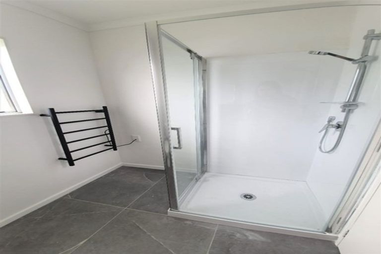 Photo of property in 2/43 Solveig Place, Randwick Park, Auckland, 2105