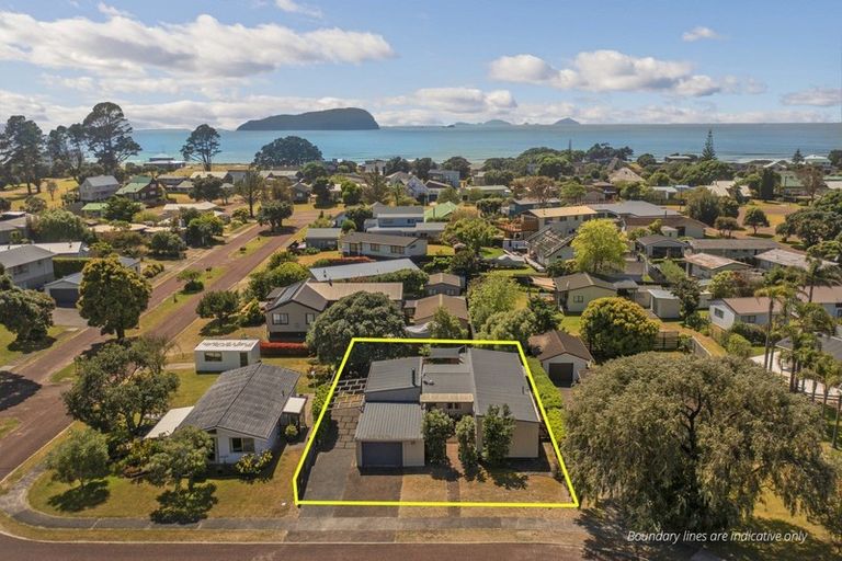 Photo of property in 15 Mccormick Place, Pauanui, Hikuai, 3579