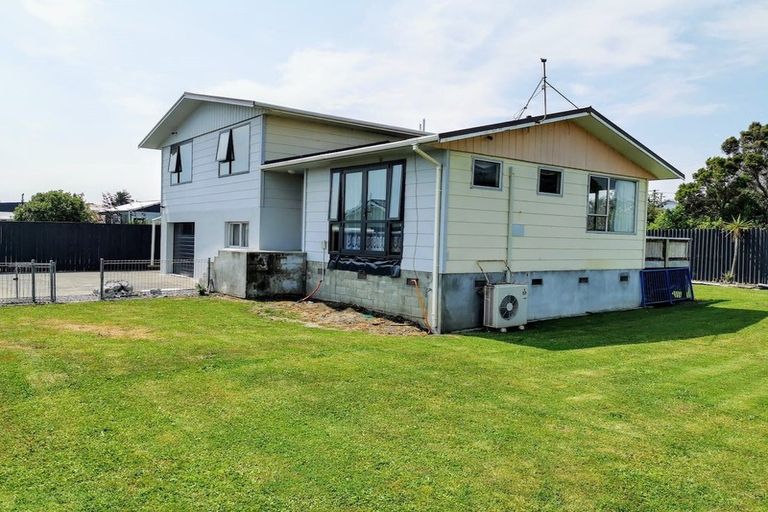 Photo of property in 10a Karaka Street, Castlecliff, Whanganui, 4501