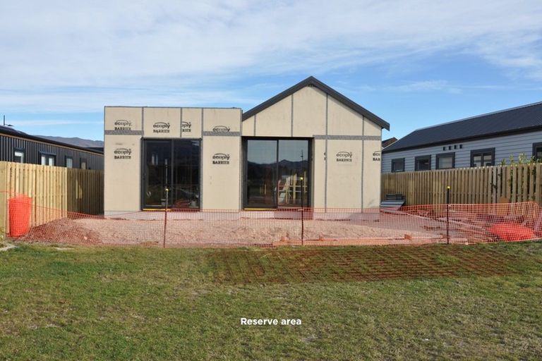 Photo of property in 42 Obelisk Street, Wanaka, 9305