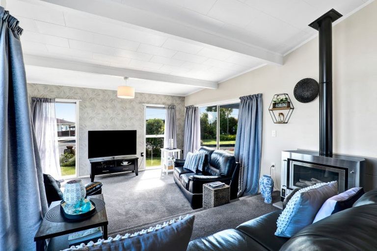Photo of property in 15 Leon Place, Waitara, 4320