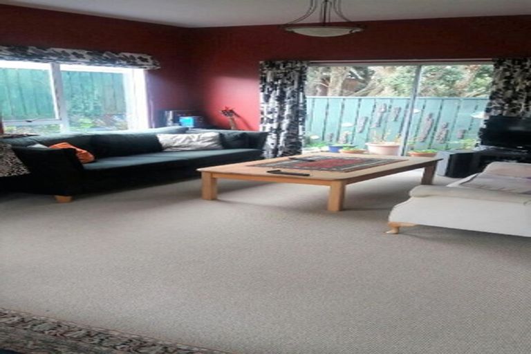 Photo of property in 37 Pukatea Street, Eastbourne, Lower Hutt, 5013