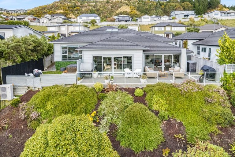 Photo of property in 10 Madeira Close, Whitby, Porirua, 5024