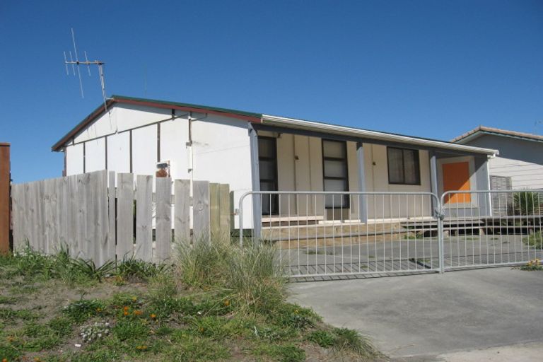 Photo of property in 8 Te Kiri Street, Himatangi Beach, Foxton, 4891