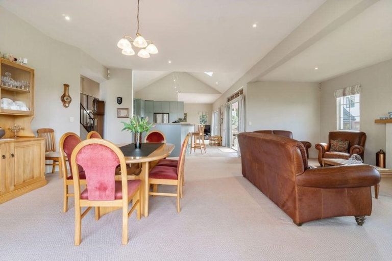 Photo of property in 5 Onemana Way, Te Atatu Peninsula, Auckland, 0610