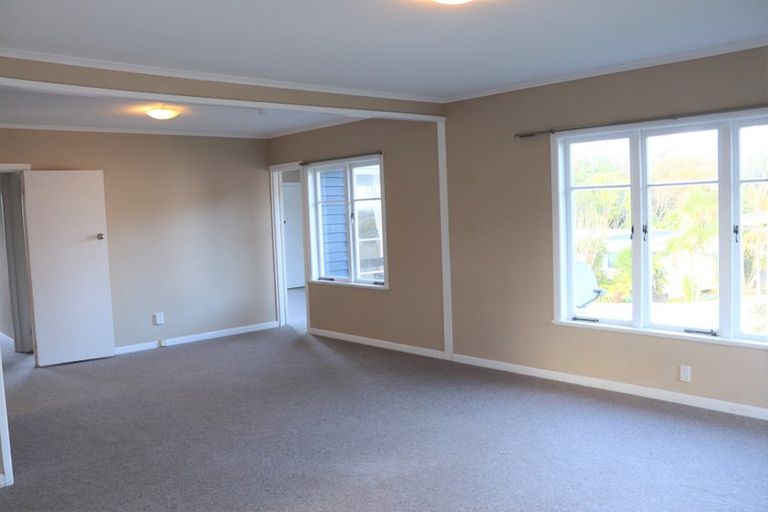 Photo of property in 27 Glenfern Road, Mellons Bay, Auckland, 2014