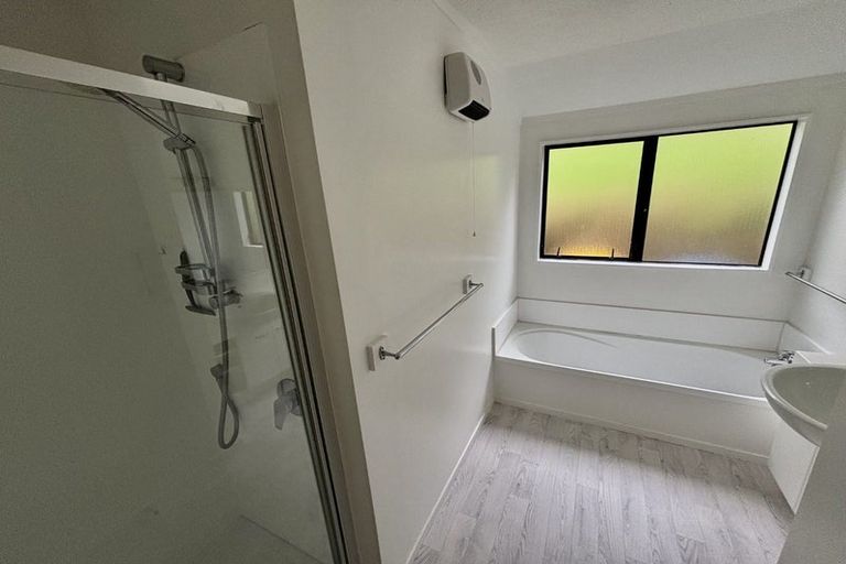 Photo of property in 22 Albatross Close, Whitby, Porirua, 5024