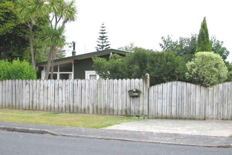 Photo of property in 5 Tamahere Drive, Glenfield, Auckland, 0629