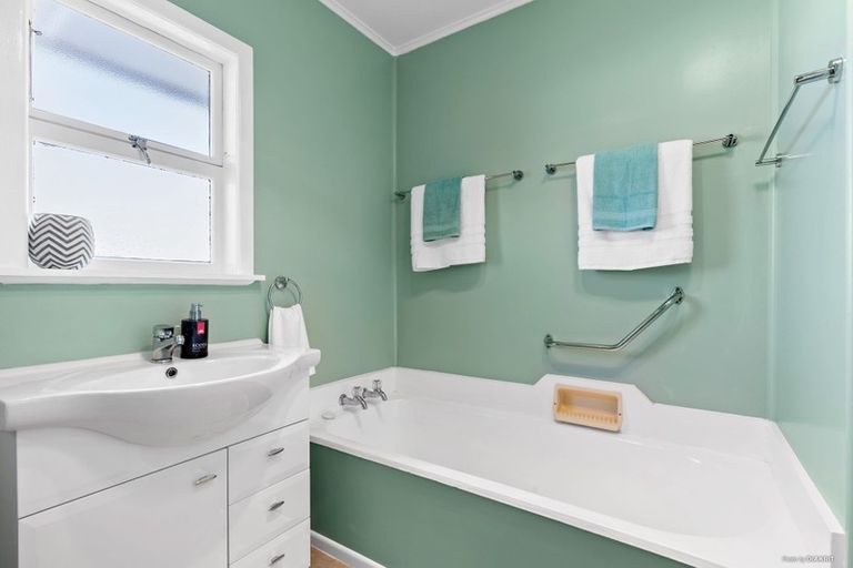 Photo of property in 51 Ramillies Place, Glenfield, Auckland, 0629