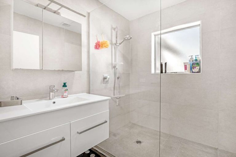 Photo of property in 5 Carlyle Street, Leamington, Cambridge, 3432