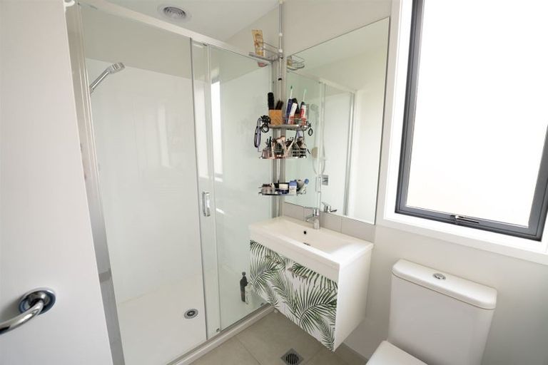 Photo of property in 42e View Road, Henderson, Auckland, 0612