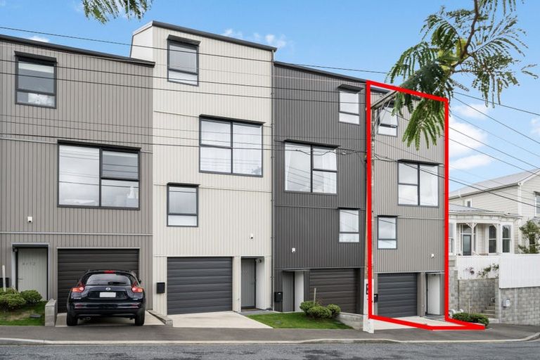 Photo of property in 10 Stanley Street, Berhampore, Wellington, 6023