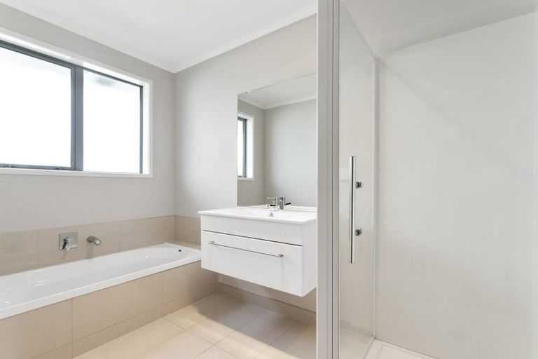 Photo of property in 60 Helenslee Road, Pokeno, 2402