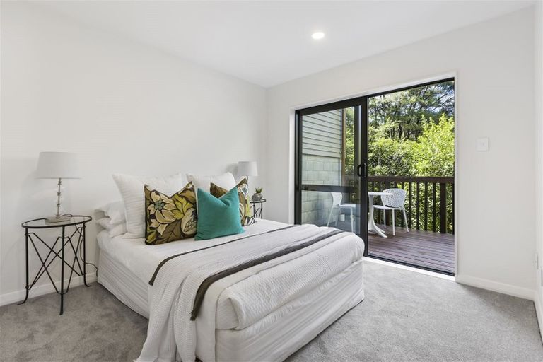 Photo of property in 24 Lorikeet Place, Unsworth Heights, Auckland, 0632