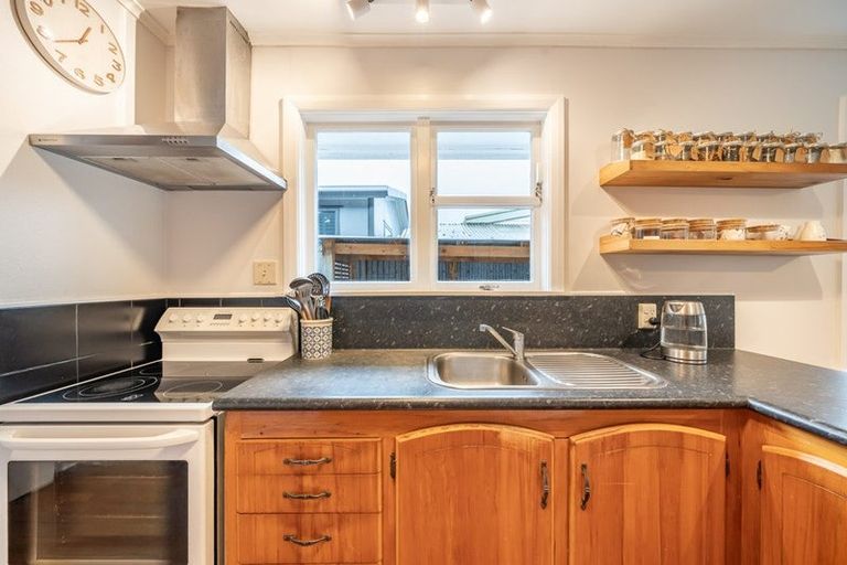 Photo of property in 8a Willow Grove, Ebdentown, Upper Hutt, 5018