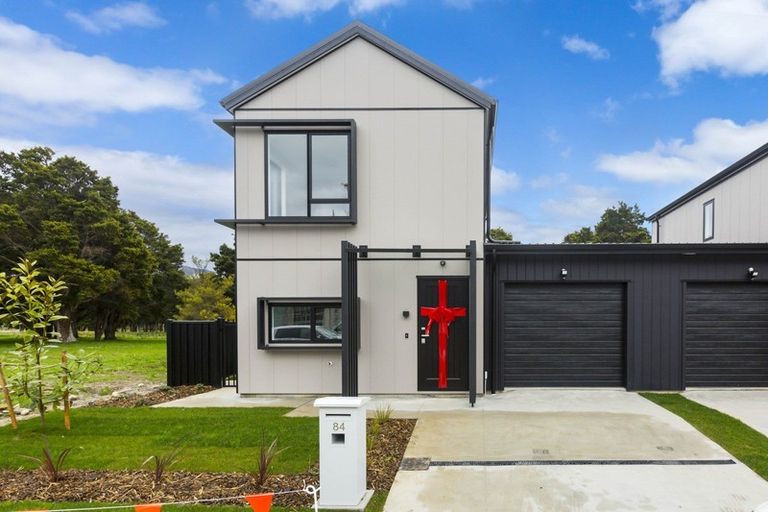 Photo of property in 84 Mawai Hakona Drive, Wallaceville, Upper Hutt, 5018