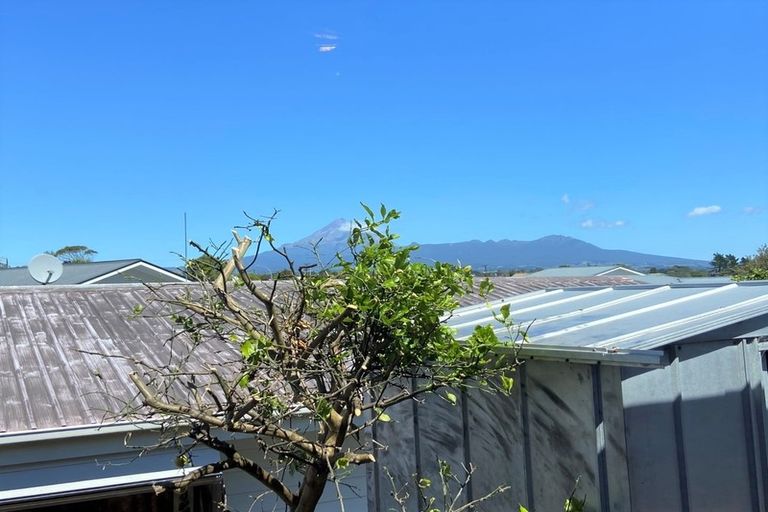 Photo of property in 14 Sandel Rise, Merrilands, New Plymouth, 4312