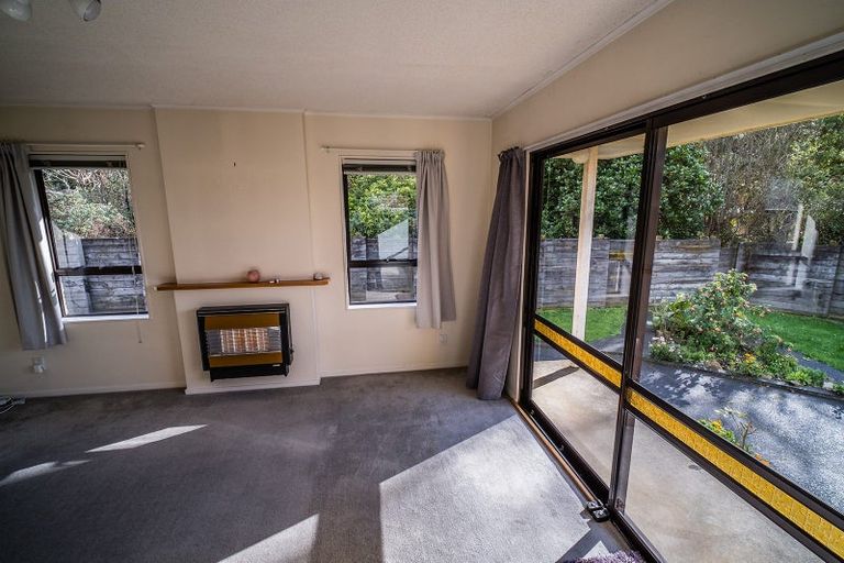 Photo of property in 3 Tawa Street, Tawa, Wellington, 5028