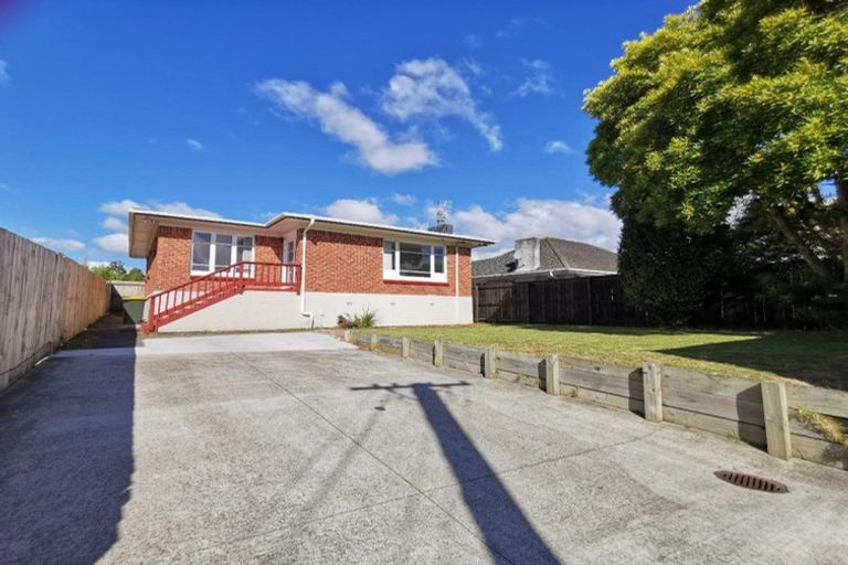 Photo of property in 52 Churchill Avenue, Manurewa, Auckland, 2102