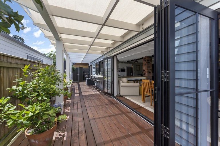 Photo of property in 5 Colombo Street, Hokowhitu, Palmerston North, 4410