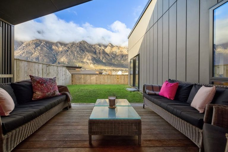 Photo of property in 25 Friesian Close, Jacks Point, 9371