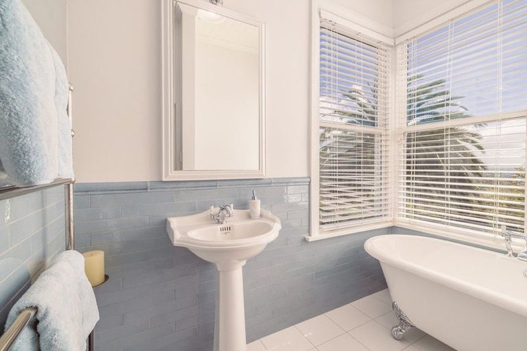 Photo of property in 69 Hackthorne Road, Cashmere, Christchurch, 8022