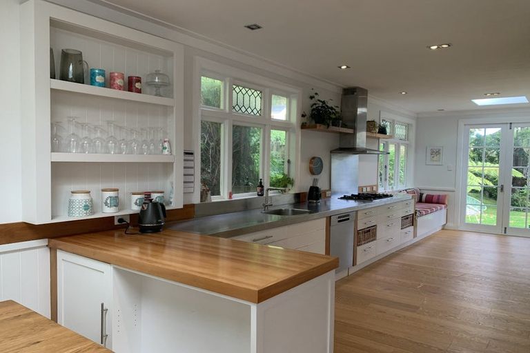 Photo of property in 401 Karori Road, Karori, Wellington, 6012