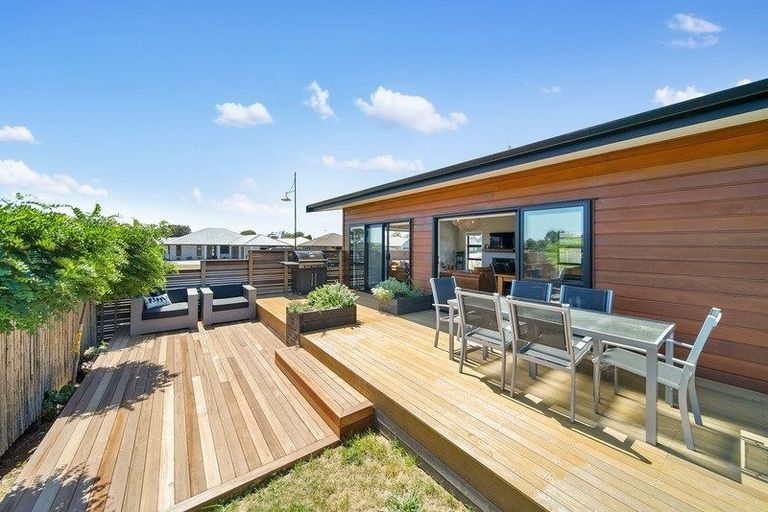 Photo of property in 52 Harbour Crest Drive, Waiuku, 2123