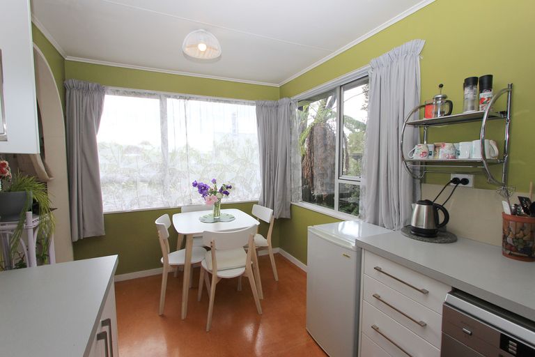 Photo of property in 38 Holdaway Street, Riversdale, Blenheim, 7201