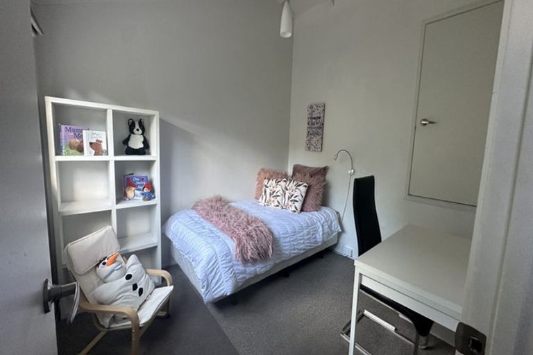 Photo of property in 4 Hiwihau Place, Glenfield, Auckland, 0629