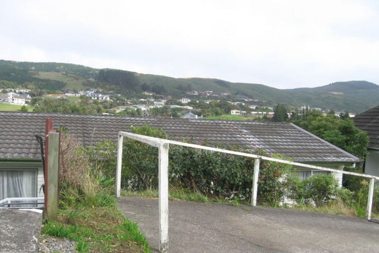 Photo of property in 15a Florio Terrace, Tawa, Wellington, 5028
