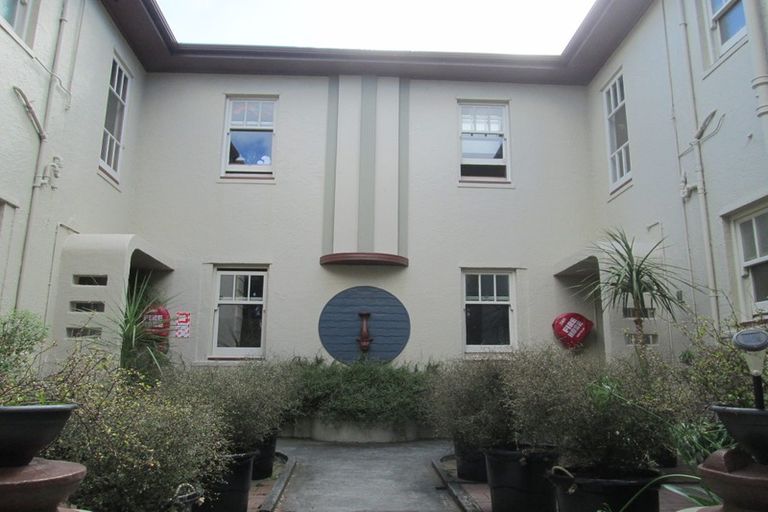 Photo of property in Zena Court, 8/11 Dufferin Street, Mount Victoria, Wellington, 6021