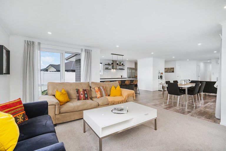 Photo of property in 18 Maturiki Drive, One Tree Point, 0118