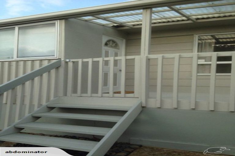 Photo of property in 2/17 Capilano Place, Glenfield, Auckland, 0629