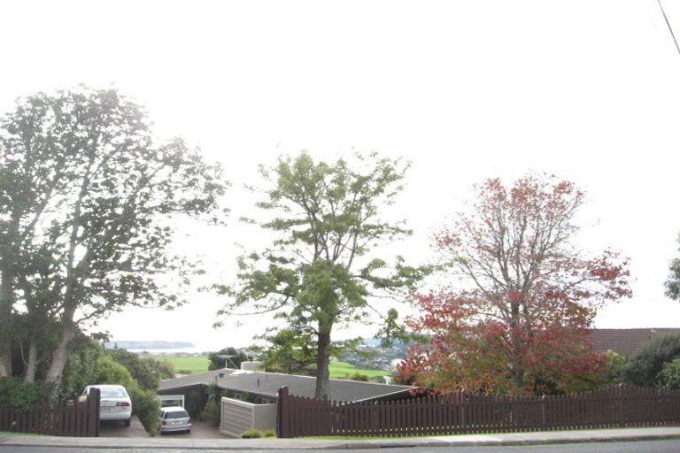 Photo of property in 120 Bleakhouse Road, Mellons Bay, Auckland, 2014