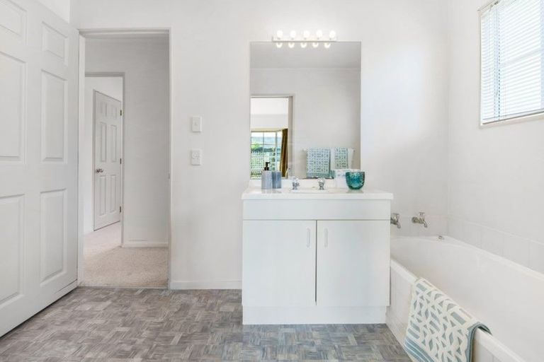 Photo of property in 12 Central Park Drive, Te Atatu South, Auckland, 0610