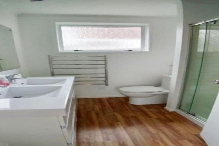 Photo of property in 2/26a Sunnynook Road, Sunnynook, Auckland, 0620