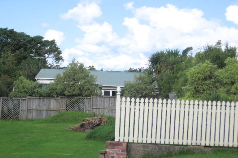 Photo of property in 1/53 Eastglen Road, Glen Eden, Auckland, 0602