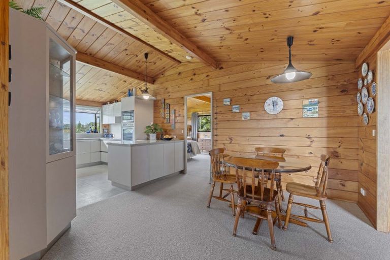 Photo of property in 6 Byron Place, Whalers Gate, New Plymouth, 4310