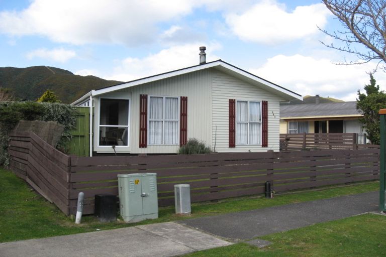 Photo of property in 310 Wellington Road, Wainuiomata, Lower Hutt, 5014