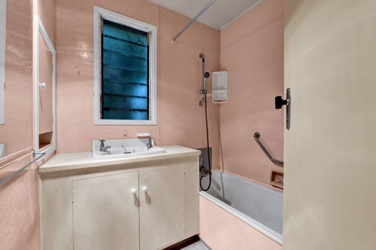 Photo of property in 10 Lorna Street, Lynmouth, New Plymouth, 4310