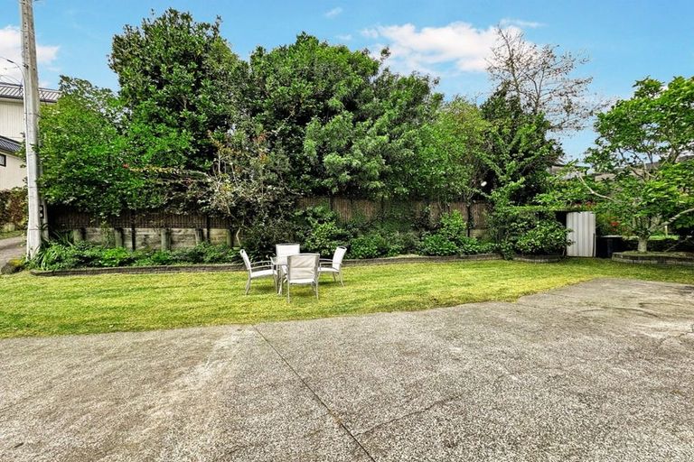 Photo of property in 1/20a Hauraki Road, Hauraki, Auckland, 0622