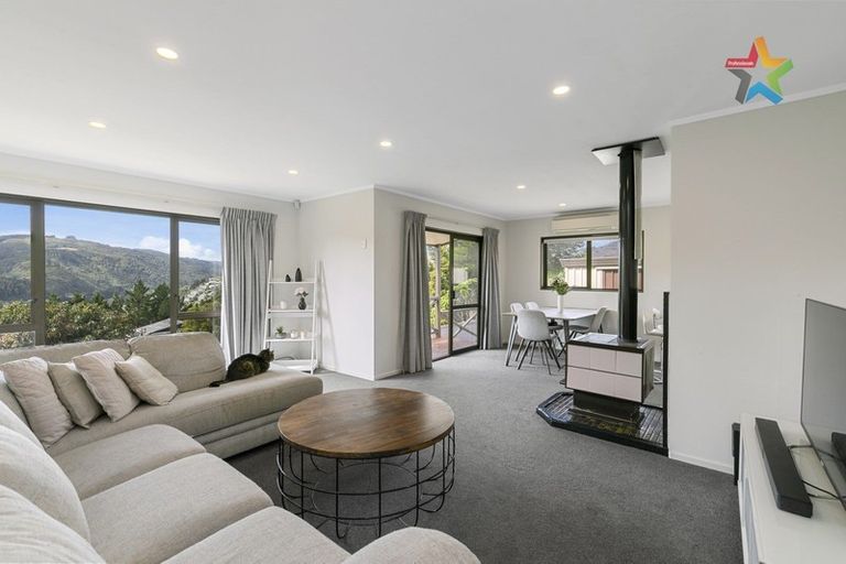 Photo of property in 136 Holborn Drive, Stokes Valley, Lower Hutt, 5019