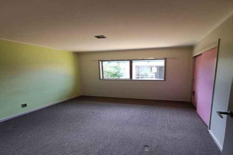 Photo of property in 31 Jellicoe Road, Murrays Bay, Auckland, 0630