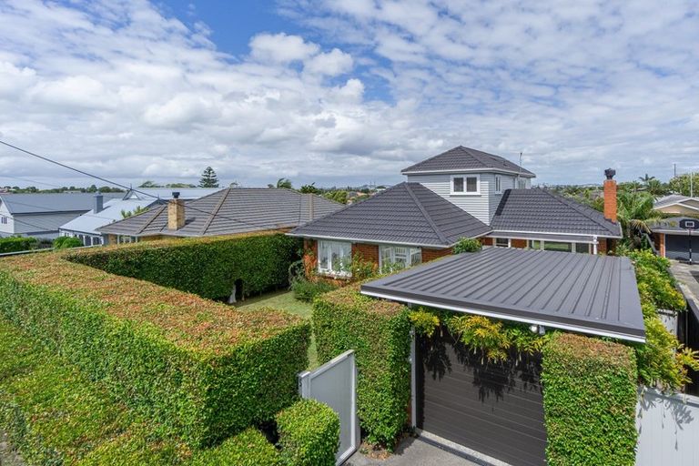 Photo of property in 5 Coronation Street, Belmont, Auckland, 0622