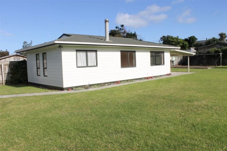 Photo of property in 79 Moana Street, Otaki Beach, Otaki, 5512
