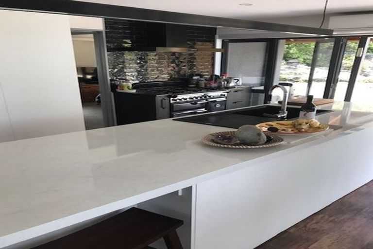 Photo of property in 7 Holly Court, Kelvin Heights, Queenstown, 9300