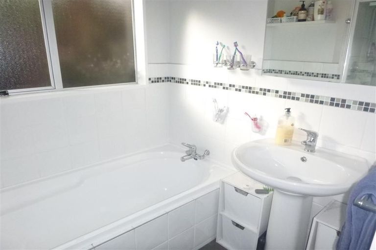 Photo of property in 2 Martin Grove, Normandale, Lower Hutt, 5010