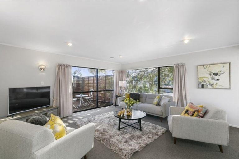 Photo of property in 49 Mana View Road, Paremata, Porirua, 5026